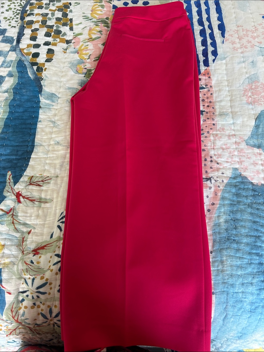 Women’s High-Waist Capri pants in Bright Pink